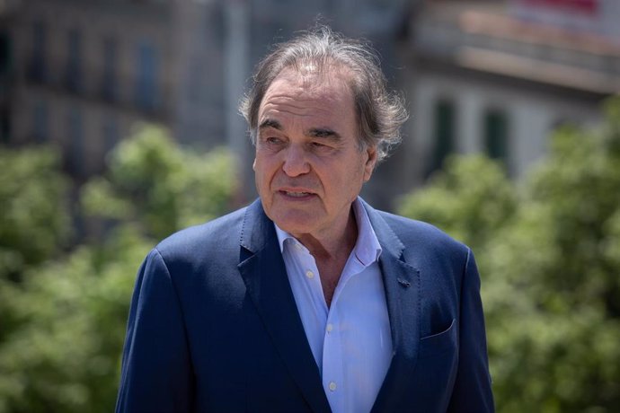 Archivo - El director Oliver Stone posa en el photocall del film 'JFK: caso revisado', en el BCN Film Fest, en el Hotel Casa Fuster, a 25 de abril de 2022, en Barcelona, Cataluña (España). .