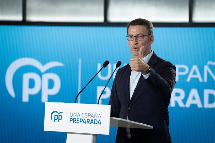El presidente del PP, Alberto Núñez Feijóo, interviene durante un acto sectorial del Partido Popular sobre economía, en Casa Seat, a 26 de junio de 2023, en Barcelona, Cataluña (España).