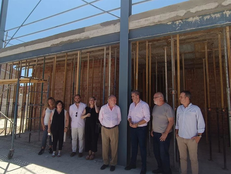 Visita del presidente de la Diputación de Sevilla, Fernando Rodríguez Villalobos, a La Roda de Andalucía.