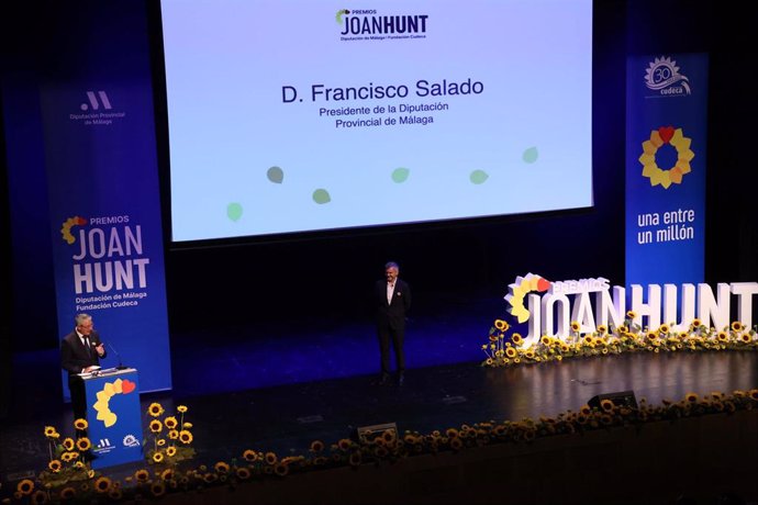 El presidente de la Diputación de Málaga, Francisco Salado, en los Premios Joan Hunt.