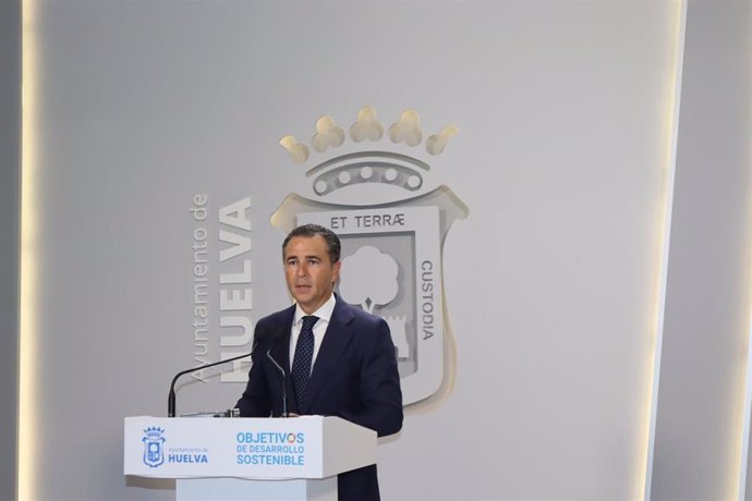 El portavoz del equipo de Gobierno del Ayuntamiento de Huelva, Felipe Arias, en rueda de prensa.