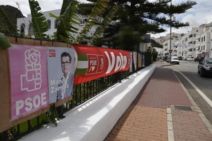 Archivo - Propaganda electoral del PSOE de Mojácar (Almería)