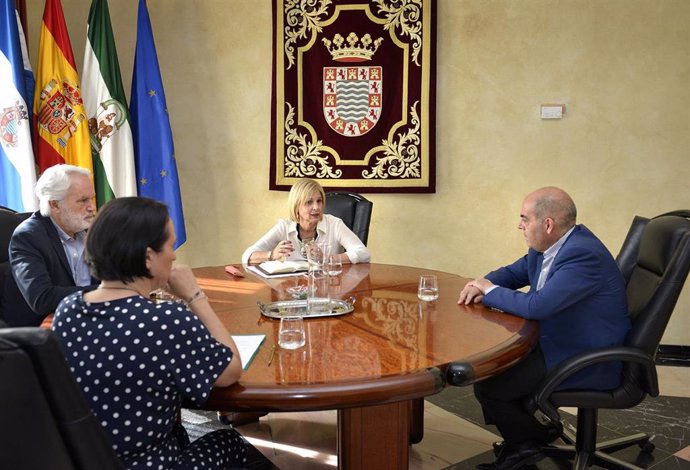 La alcaldesa de Jerez con el presidente de ATA.