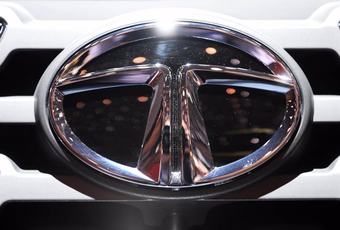 Archivo - FILED - 06 March 2019, Switzerland, Geneva: A general view of the logo of Tata Motors on the second press day at the 89th Geneva Motor Show. Geneva Motor Show. Photo: Uli Deck/dpa