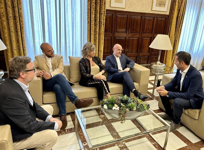 El delegado del Gobierno en Catalunya, Carlos Prieto, en una reunión en Tortosa este lunes