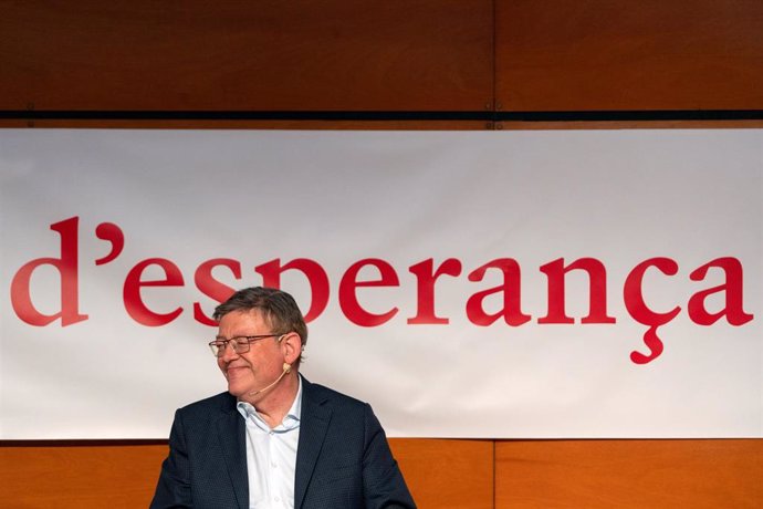 El secretario general del PSPV-PSOE y president en funciones de la Generalitat valenciana, Ximo Puig, durante la presentación del libro 'Una idea de esperanza'.