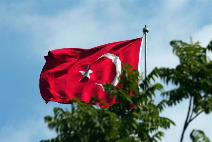 Archivo - Bandera turca en Estambul