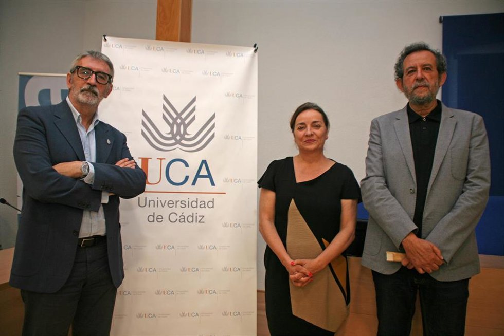 Pepa Bueno con el rector de la UCA y el vicerrector