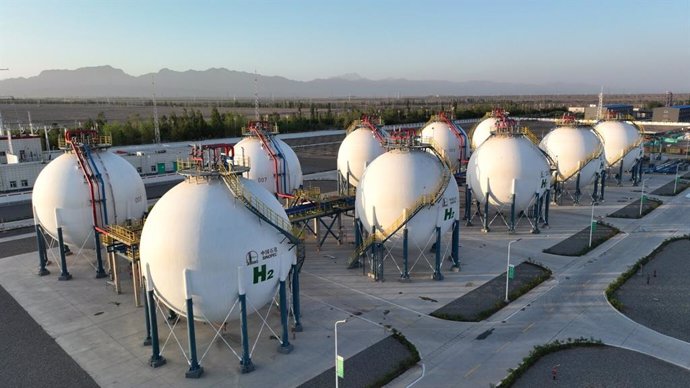 Sinopecs Xinjiang Kuqa Green Hydrogen Pilot Project Enters Operation, Leading Chinas Green Hydrogen Development.