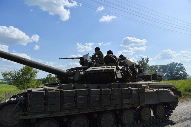 Archivo - Un carro de combate de Ucrania en los alrededores de la ciudad de Lisichansk, en la provincia de Lugansk (este)