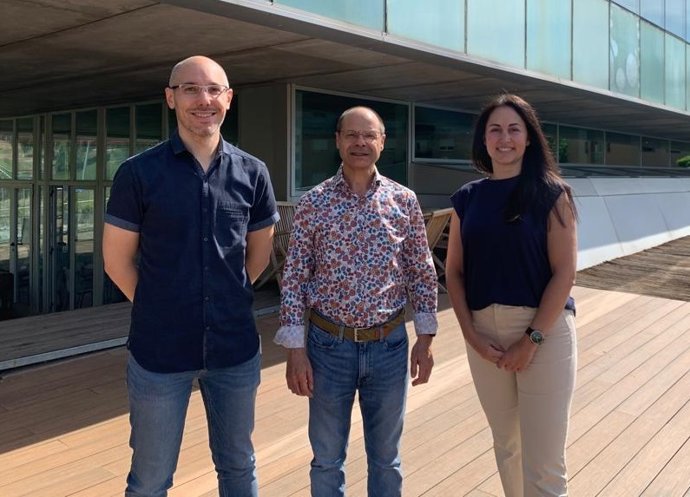 David Pérez (i), Manuel S. Malierca y Ana Lao.