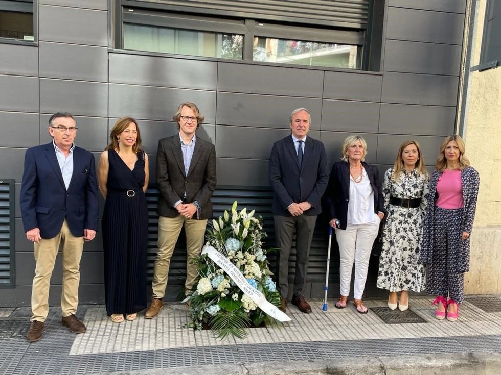 Archivo - Homenaje a Manuel Giménez Abad, en el lugar en el que fue asesinado en 2001.