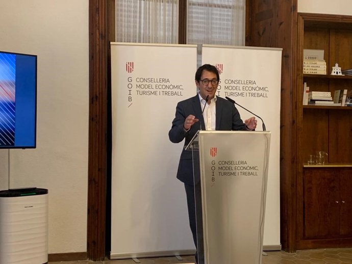 El conseller de Modelo Económico, Turismo y Trabajo en funciones, Iago Negueruela.