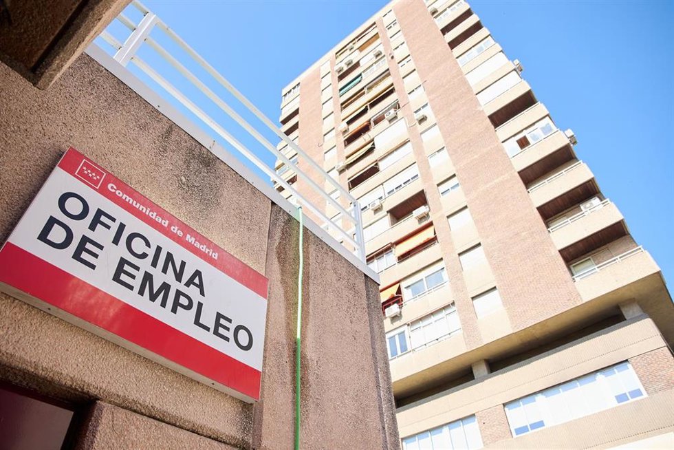 Cartel de una oficina del SEPE.