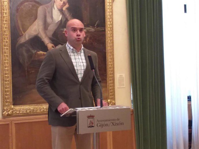 Portavoz de la Junta de Gobierno en el Ayuntamiento de Gijón, Jesús Martínez Salvador (Foro), en rueda de prensa en el Consistorio gijonés.
