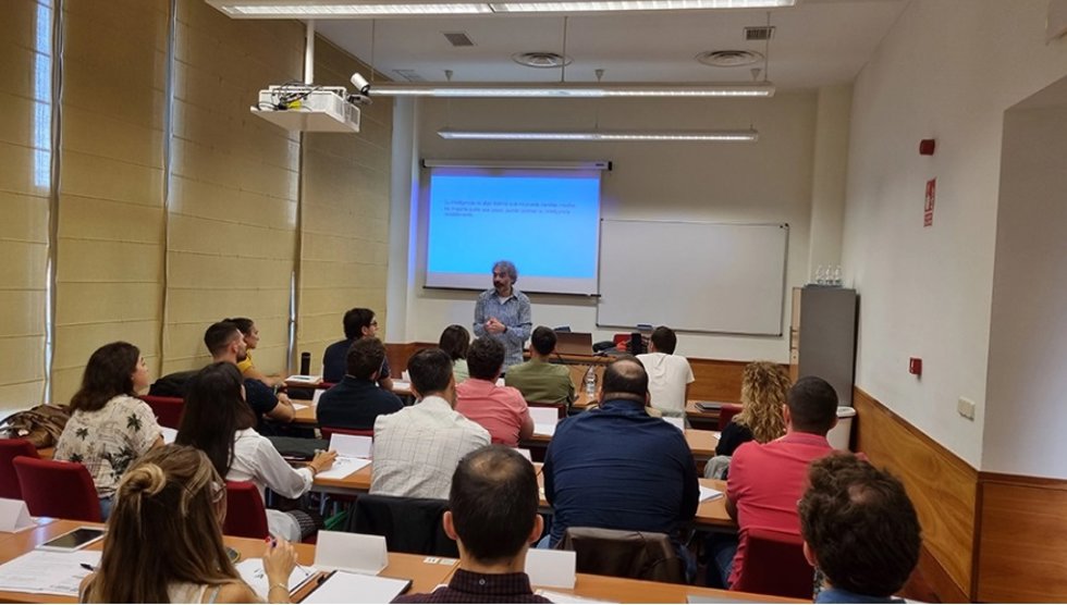 Una clase en la UNIA.