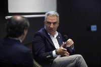 Bendodo (PP) dice que la idea de 20.000 euros para jóvenes sale por convocar elecciones "en julio con esta ola de calor"