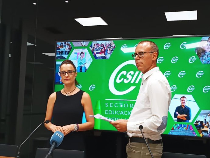 La presidenta del sector de Educación de CSIF Castilla y León, Isabel Madruga, y el secretario de negociación del sector de Educación, Mariano González.