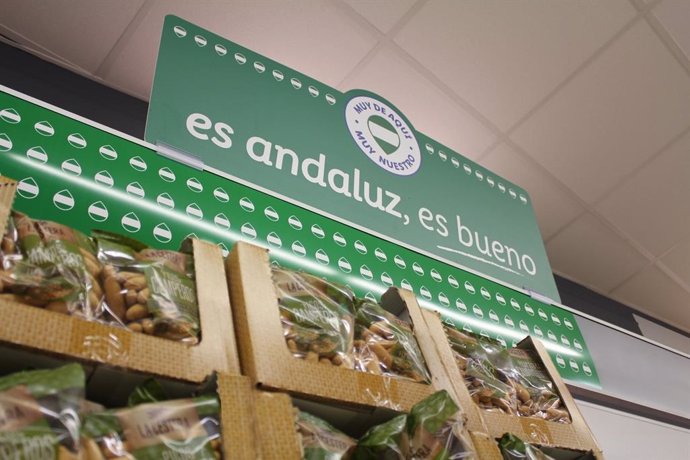 Cartel de la cadena Lidl especificando los productos andaluces.