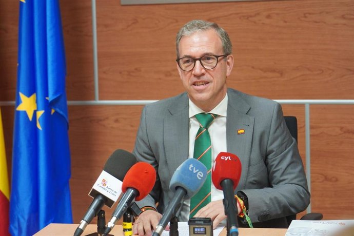 Mariano Veganzones durante el análisis de los datos del paro en CyL.