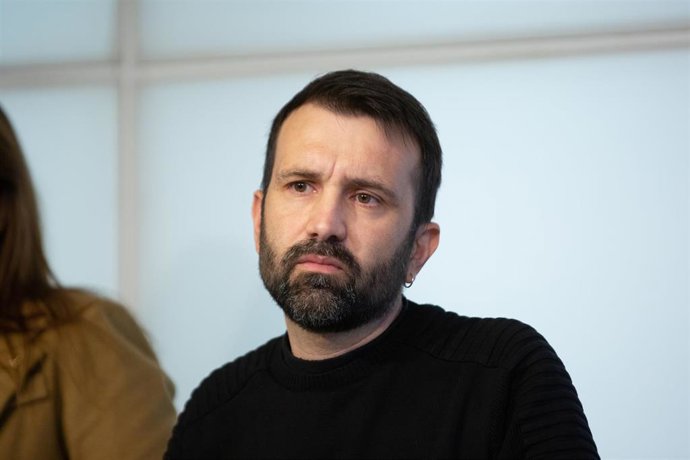 Archivo - El ex diputado de la CUP Pau Juvill comparece ante los medios de comunicación