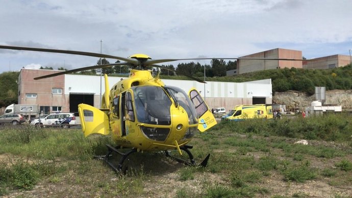 Archivo - Helicóptero medicalizado en un accidente laboral en As Pontes