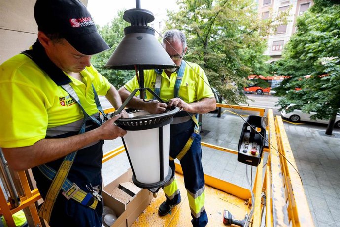 La instalación del nuevo alumbrado led comienza en el paseo de la Independencia