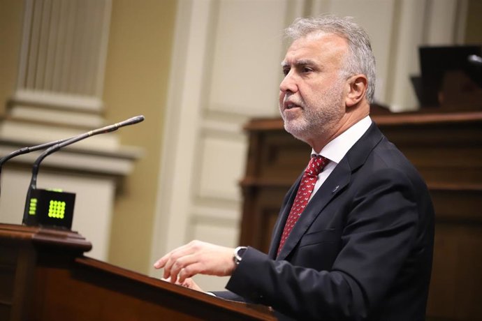 Archivo - El presidente de Canarias, Ángel Víctor Torres, interviene durante el último Debate sobre el estado de la nacionalidad canaria de la décima Legislatura