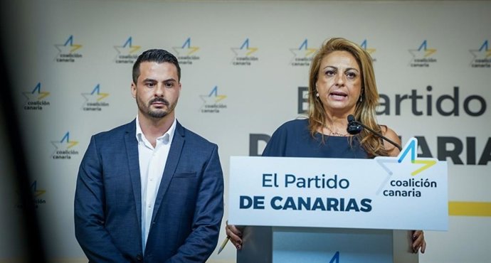 La candidata de Coalición Canaria al Congreso de los Diputados por la provincia de Santa Cruz de Tenerife, Cristina Valido, y el secretario nacional de Organización y presidente del Grupo Nacionalista Canario, David Toledo