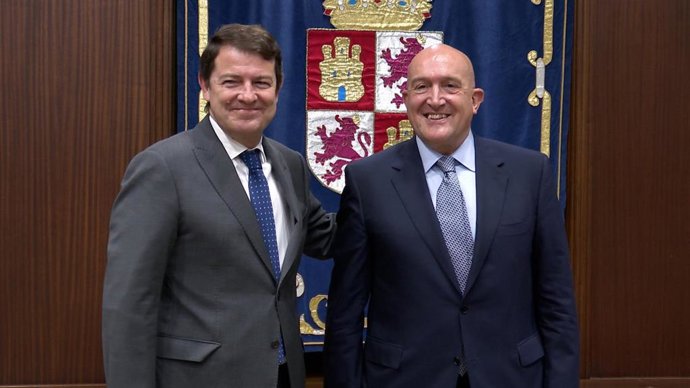 El presidente de la Junta de Castilla y León, Alfonso Fernández Mañueco, y el alcalde de Valladolid, Jesús Julio Carnero.