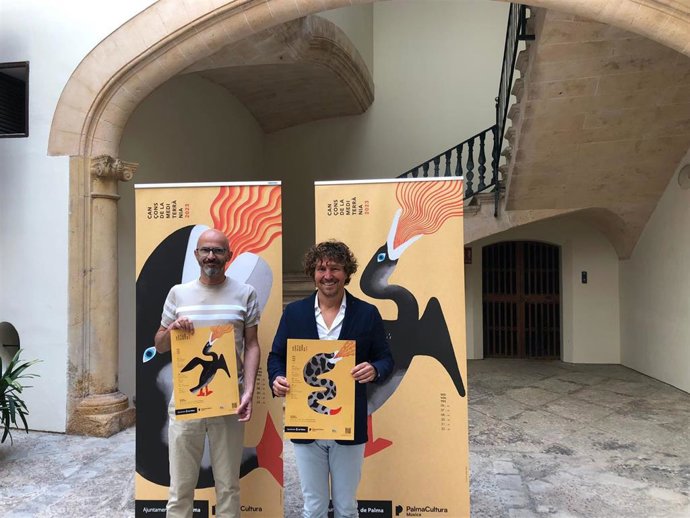El director general de Música y Artes del Ayuntamiento de Palma, Rafel Brunet, y el técnico del departamento de Cultura, Carles Llull, presentando la programación del Festival 'Canons de la Mediterrnea' este martes.