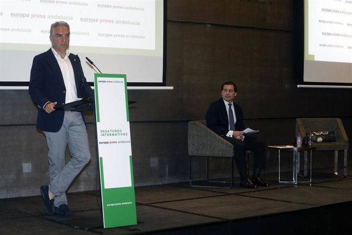 El coordinador general del PP, Elías Bendodo, participa en los encuentros informativos de Europa Press Andalucía en Málaga.