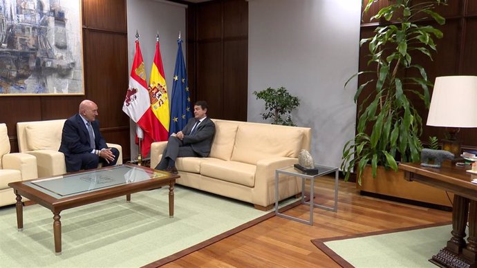 El alcalde de Valladolid, Jesús Julio Carnero, con el presidente de la Junta, Alfonso Fernández Mañueco.