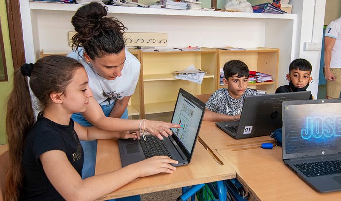 Profesora y alumnos andaluces