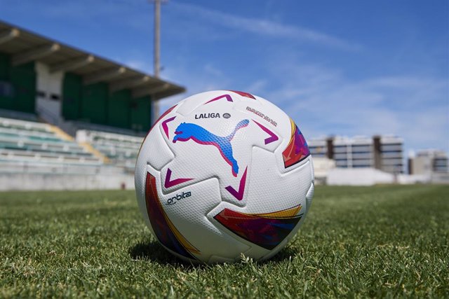 Archivo - Puma presenta el balón Órbita para la temporada 2023-24 de LaLiga.