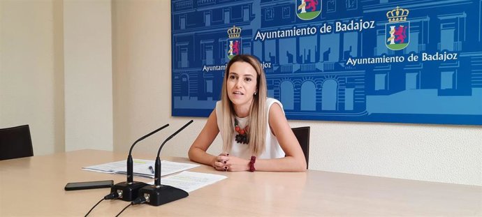 La portavoz del equipo de gobierno del Ayuntamiento de Badajoz, Gema Cortés, en rueda de prensa