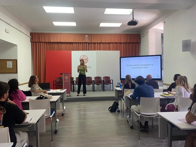 Begoña Gómez Imparte La Ponencia 'Hacia Un Futuro Sostenible: De La Economía Circular A La Transformación Social' En Los Cursos De Verano De El Escorial