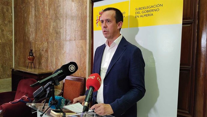 Archivo - El subdelegado del Gobierno en Almería, José María Martín, en rueda de prensa