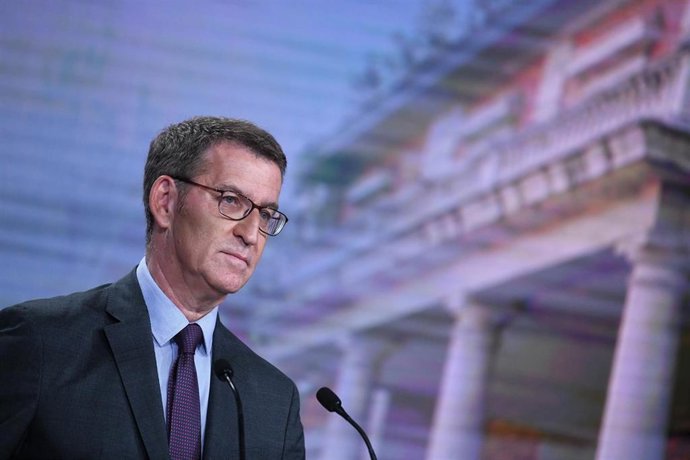 El presidente del Partido Popular y candidato a la Presidencia del Gobierno, Alberto Núñez Feijóo, presenta el programa electoral para las elecciones del 23J, en el Palacio de Linares, a 4 de julio de 2023, en Madrid (España). Feijóo presenta su program