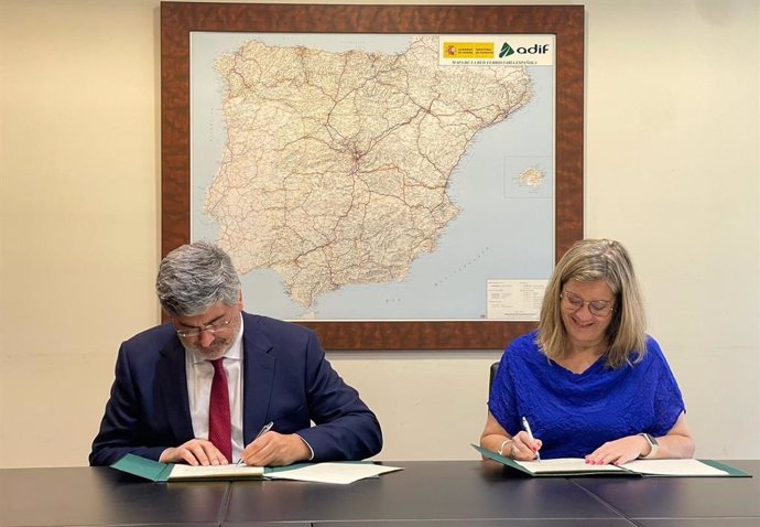 Firma de la renovación del acuerdo.