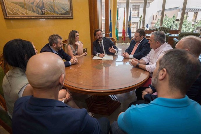 Antonio Granados realiza una visita institucional al Ayuntamiento de Maracena.