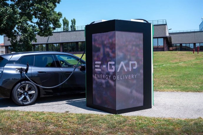 E-GAP lanza E-GAP FAST su primera estación de carga eléctrica ultrarrápida desconectada de la red.