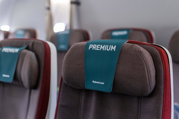 Seient Premium en un avió de Level