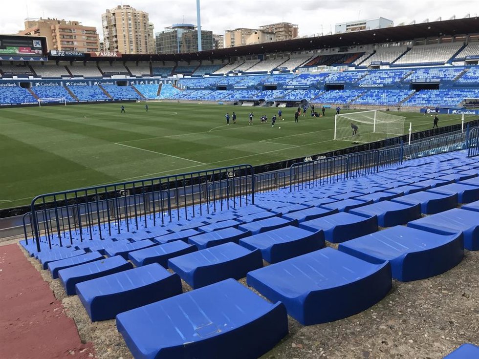Archivo - Estadio de La Romareda visto desde las gradas con respaldo bajo