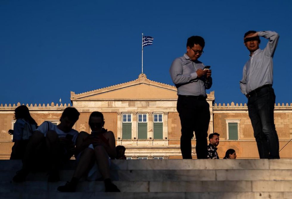 Vista general de la fachada del Parlamento en Grecia