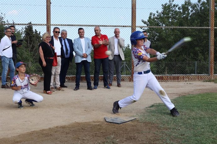 El presidente del Consejo Superior de Deportes (CSD), Víctor Francos, visita el estadio de béisbol y sóftbol de Sant Boi y la pista cubierta de atletismo de Sabadell