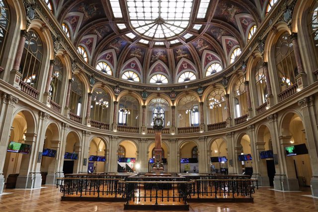 Interior del Palacio de la Bolsa, en Madrid (España).