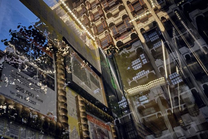 Archivo - Un bloque de edificios en Ourense, Galicia (España). 