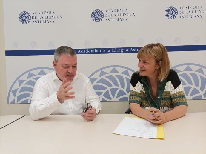 Xosé Antón González Riaño y Covadonga Tomé.