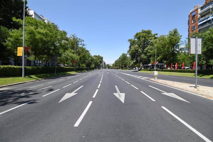 Archivo - La avenida Paseo de la Castellana de Madrid 